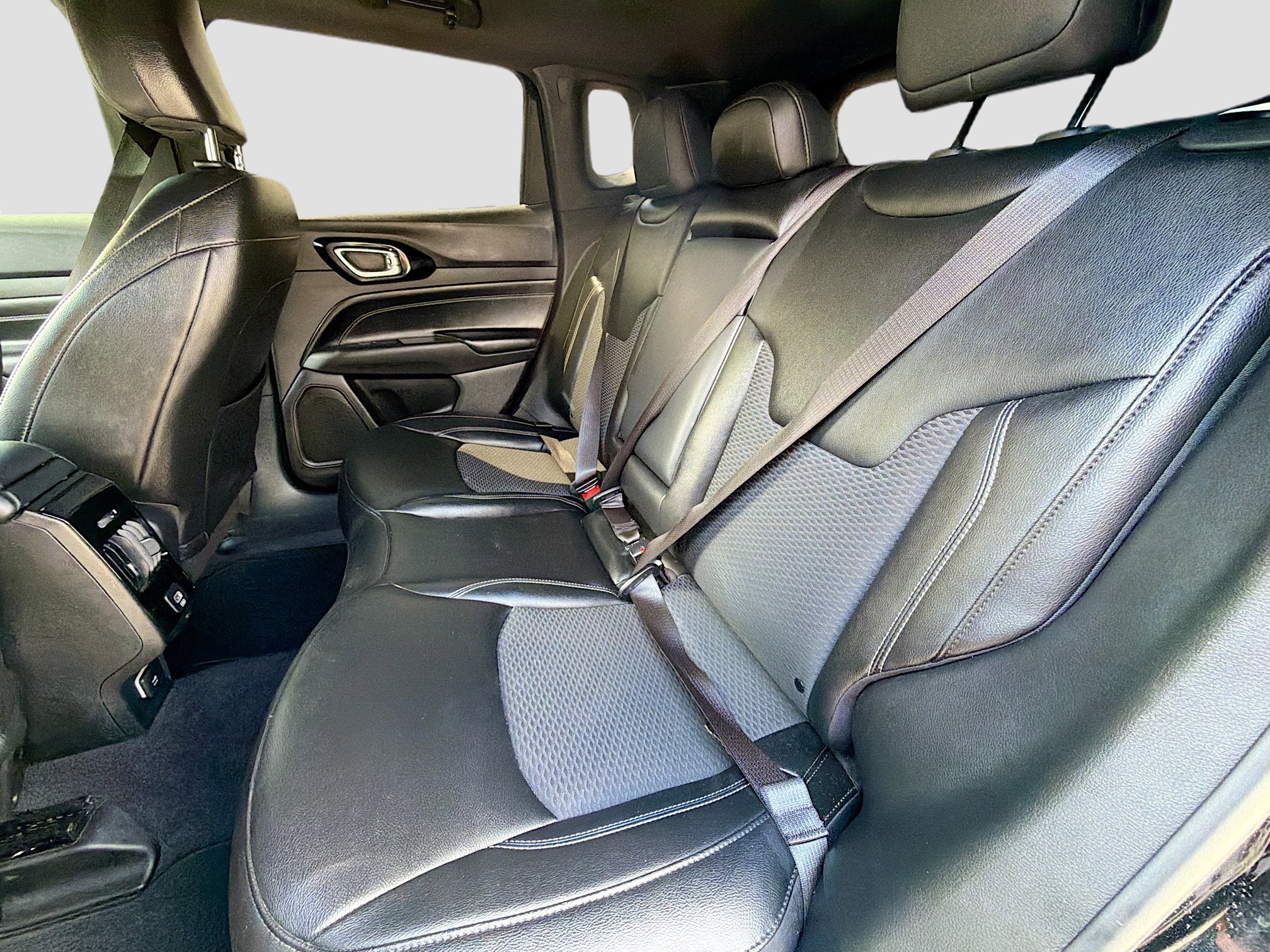 Used 2024 Jeep Compass Latitude w/ Altitude Special Edition image 19