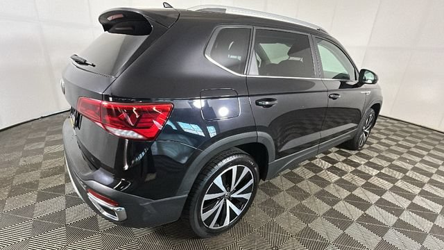 Used 2022 Volkswagen Taos SE FWD image 2