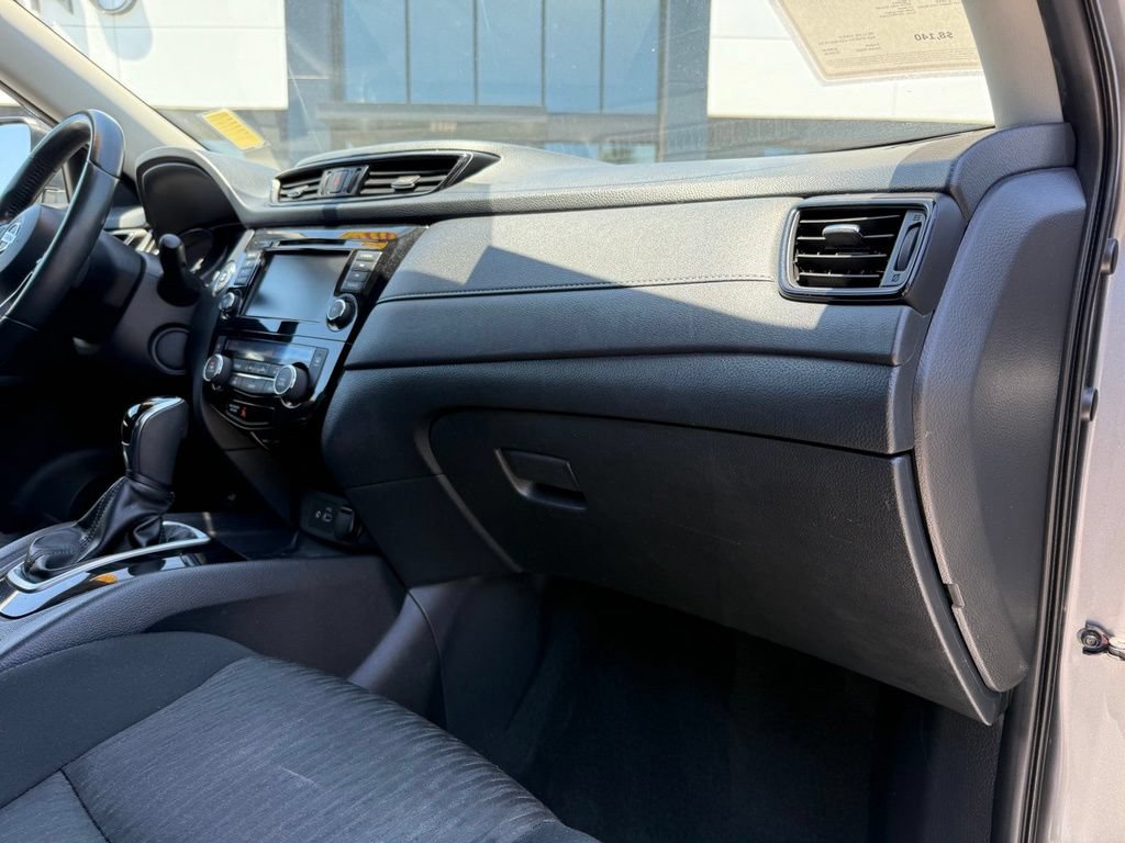 Used 2018 Nissan Rogue SV AWD/4WD image 17