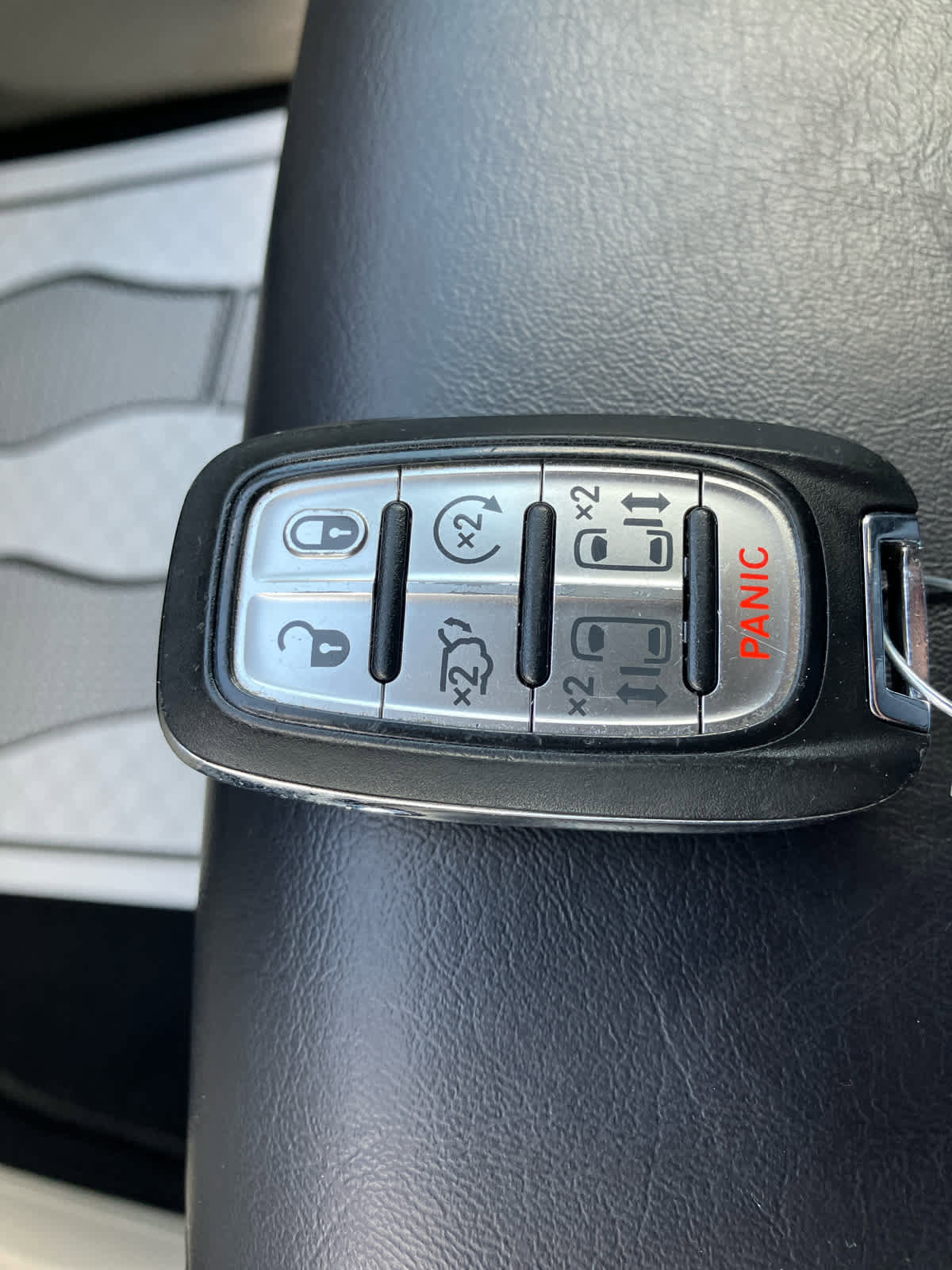 Used 2023 Chrysler Pacifica Touring-L image 32