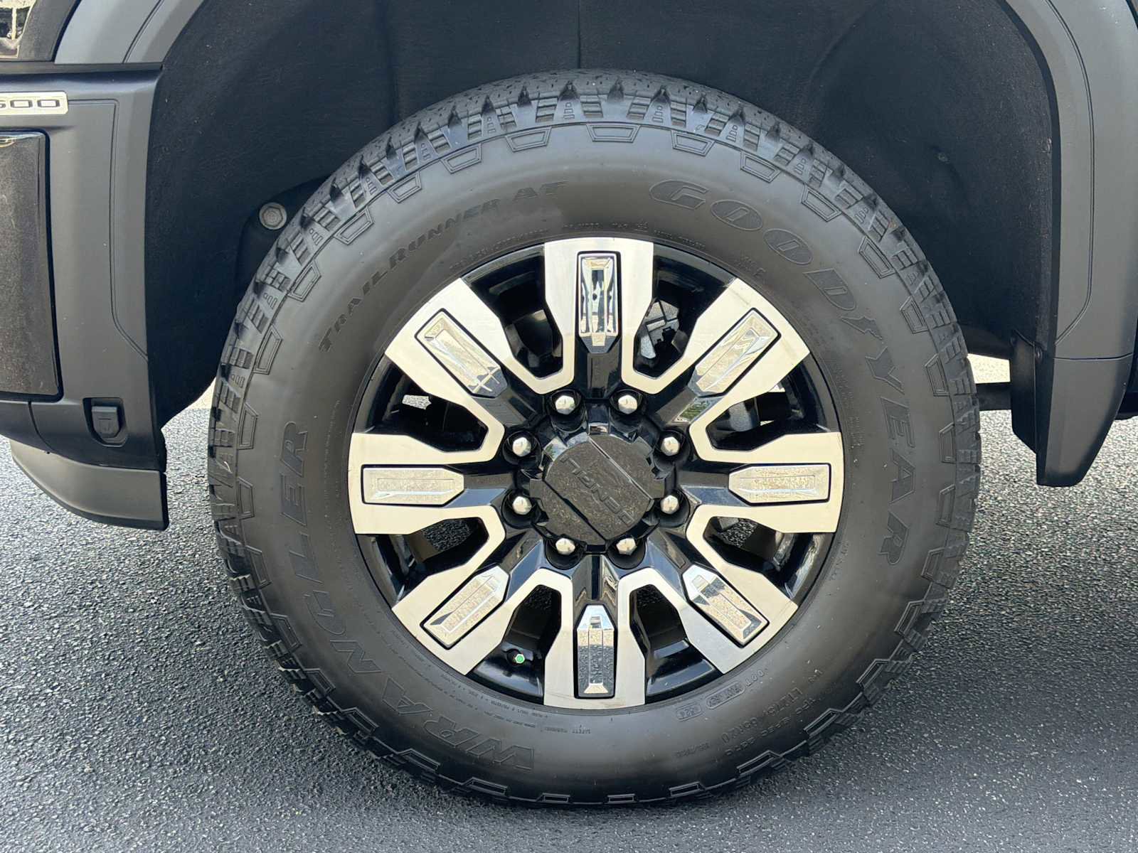 Used 2025 GMC Sierra 2500 Denali w/ Denali Reserve Package AWD/4WD image 38