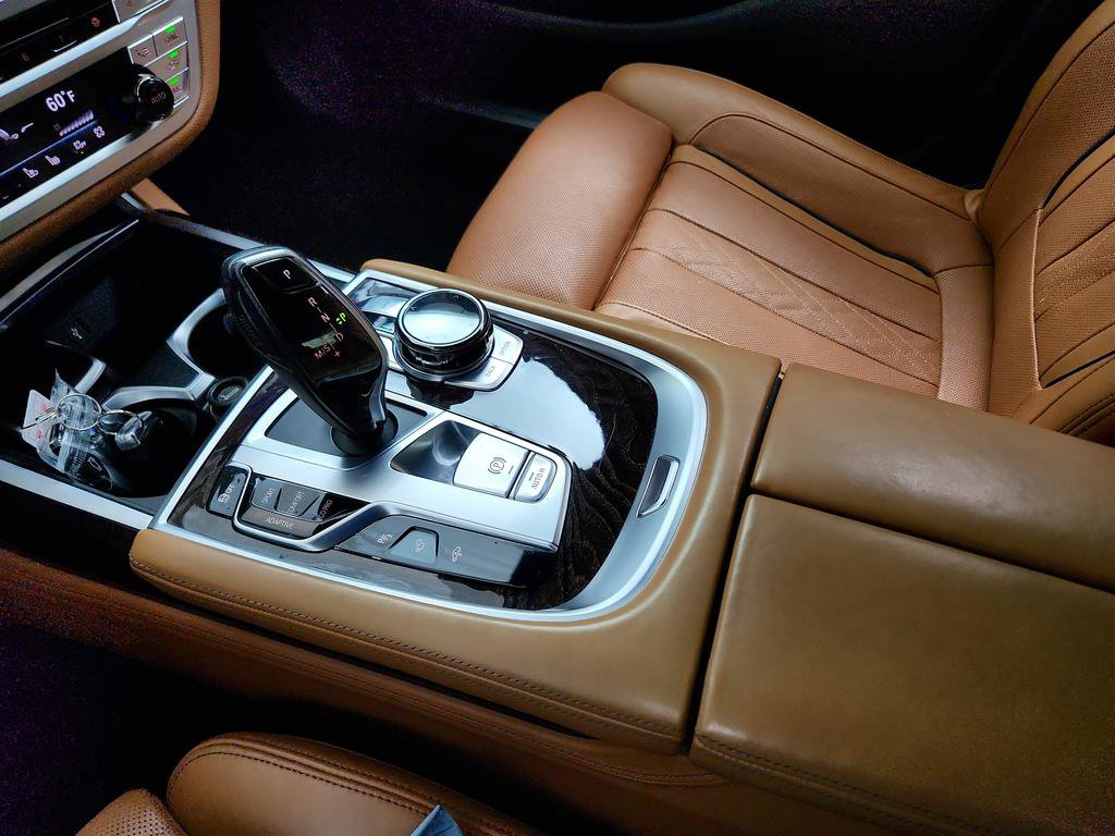 Used 2018 BMW 750i RWD image 19