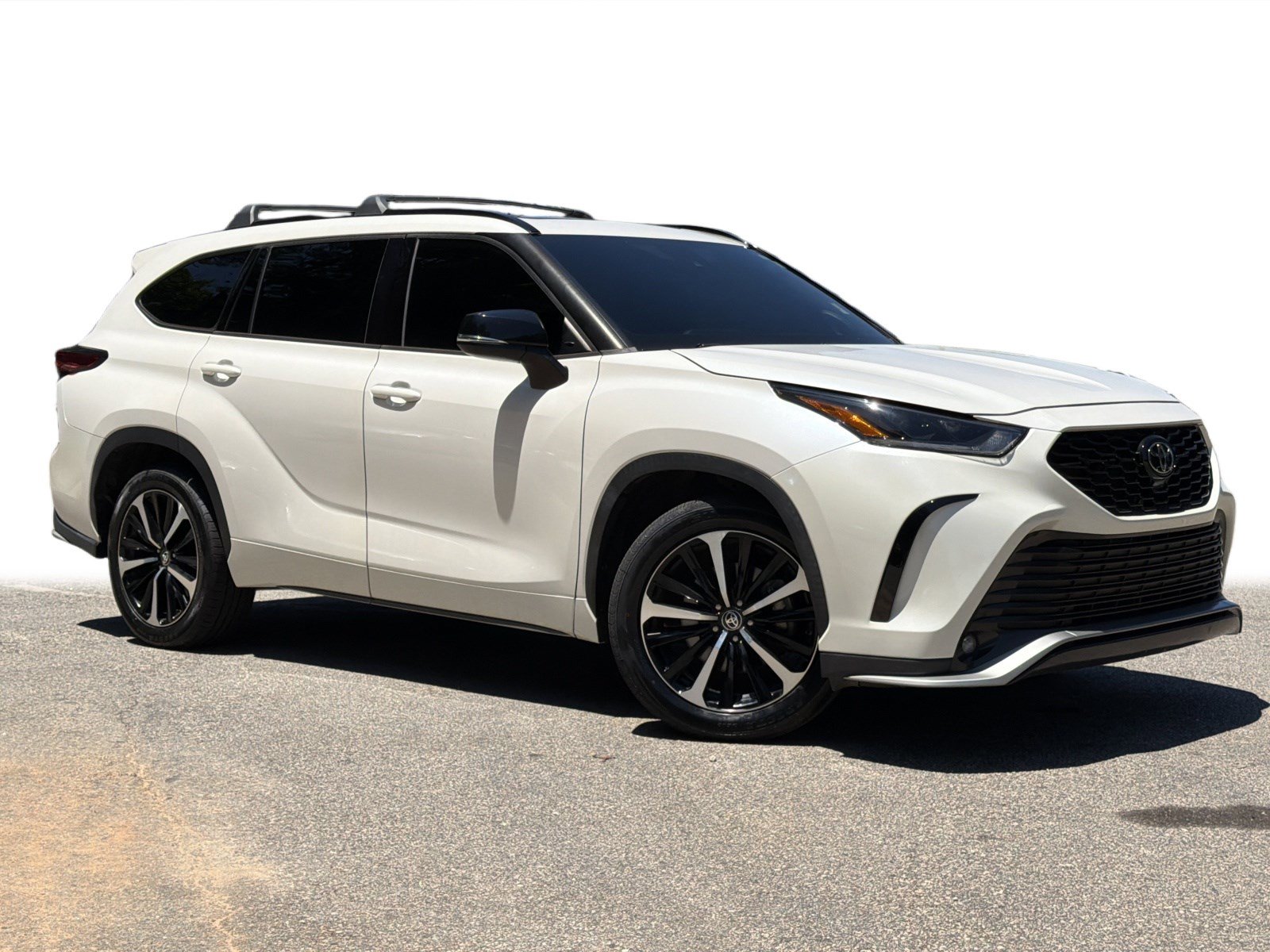 Used 2021 Toyota Highlander XSE AWD/4WD image 2