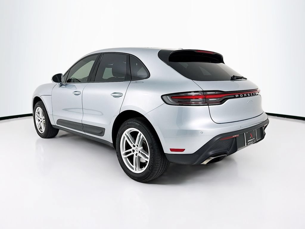 Certified 2025 Porsche Macan AWD/4WD image 3