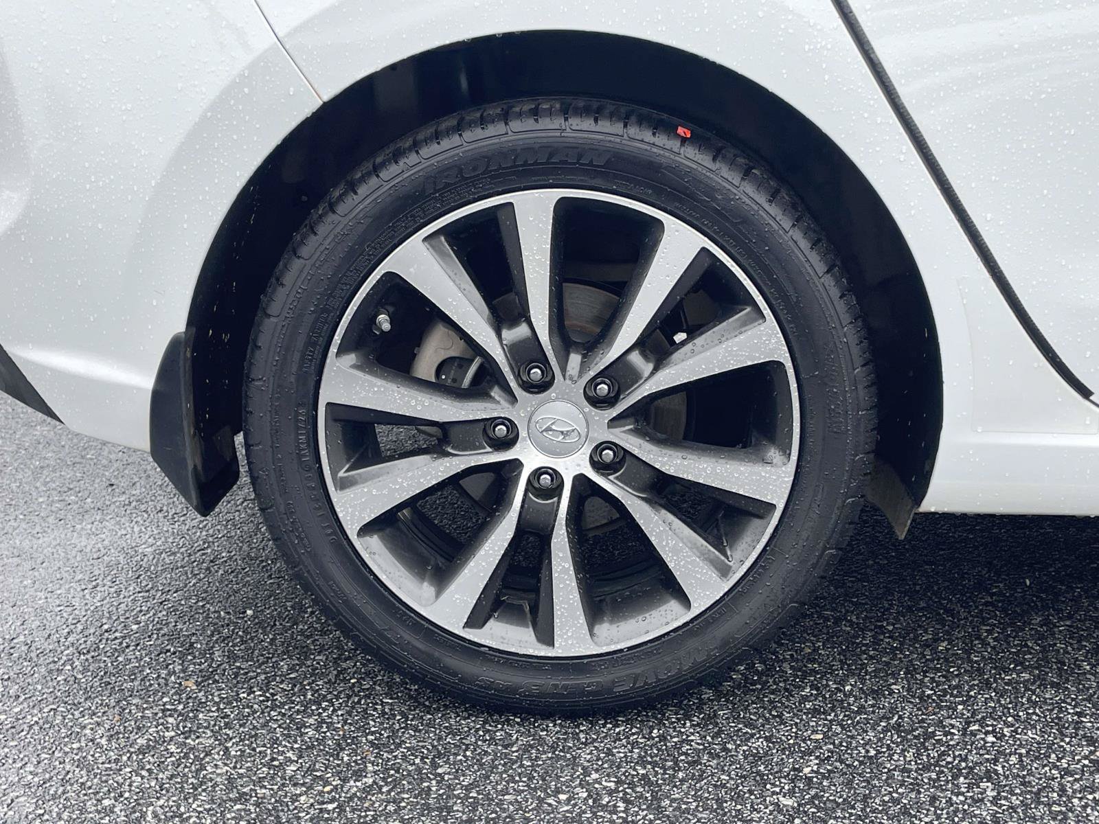 Used 2020 Hyundai Elantra GT FWD image 32