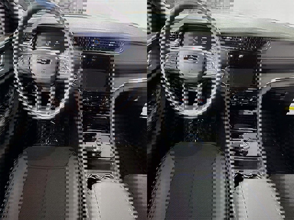 New 2025 Jeep Grand Cherokee L Altitude image 2