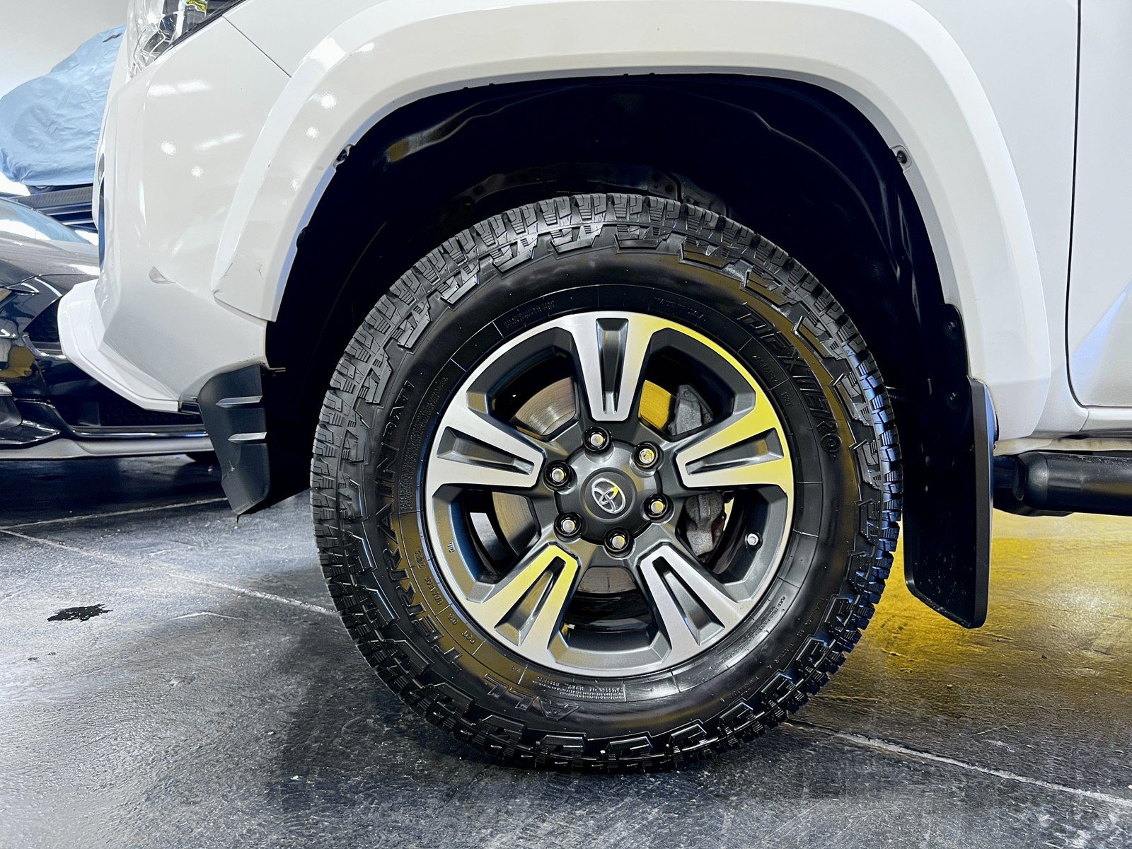 Used 2017 Toyota Tacoma TRD Sport w/ Tow Package (A/T) image 26