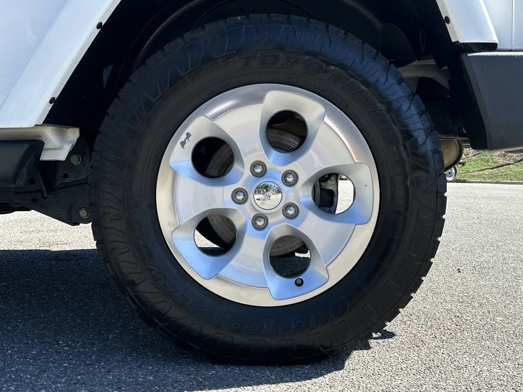 Used 2015 Jeep Wrangler Sahara AWD/4WD image 14
