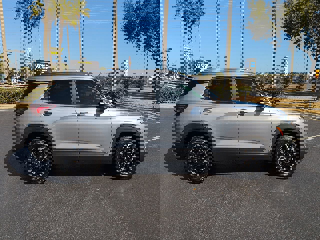 Used 2023 Chevrolet TrailBlazer LT w/ Convenience Package image 3