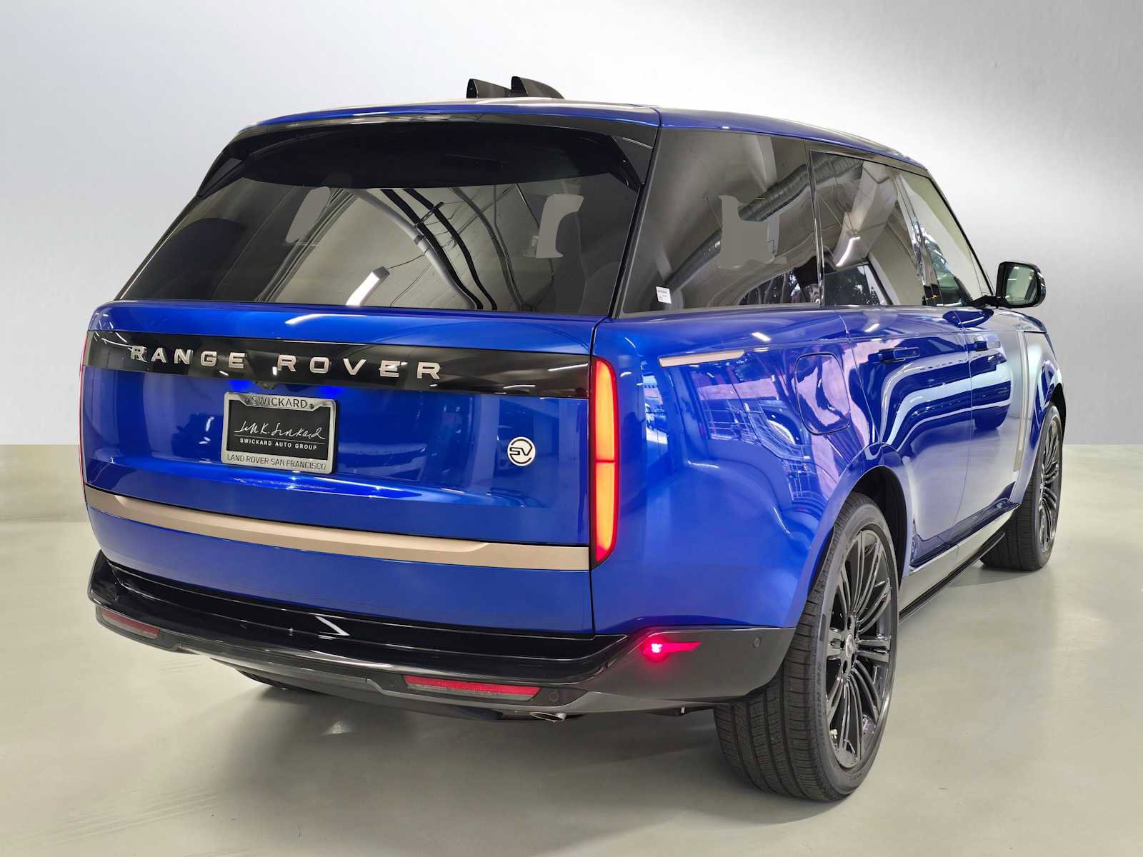 New 2025 Land Rover Range Rover SV image 5
