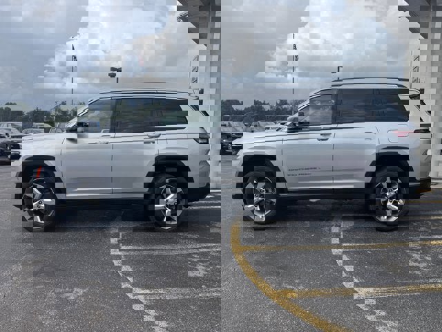 Used 2022 Jeep Grand Cherokee L Limited image 2