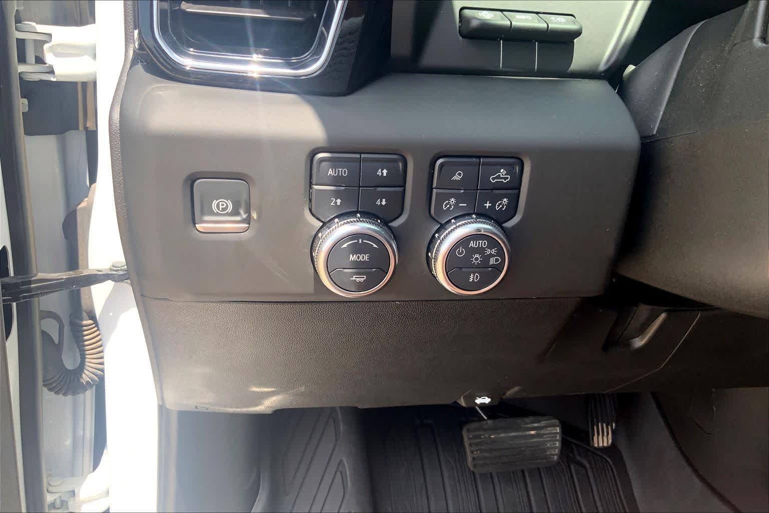 Certified 2025 GMC Sierra 2500 Denali Ultimate AWD/4WD image 33