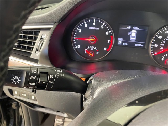 Certified 2017 Kia Cadenza Premium w/ Luxury Package image 13