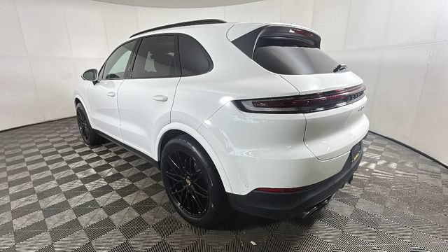 Used 2024 Porsche Cayenne AWD/4WD image 4