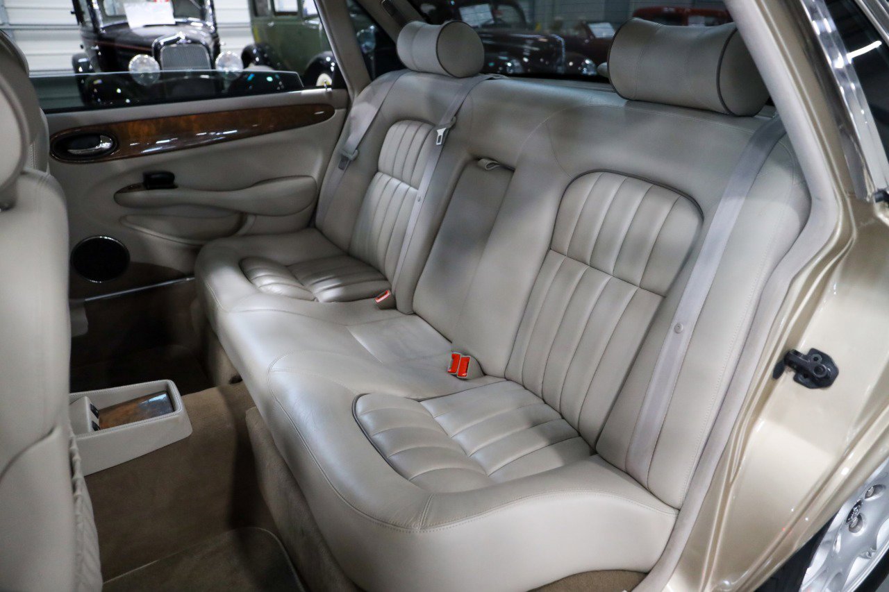 Used 2001 Jaguar XJ8 image 25