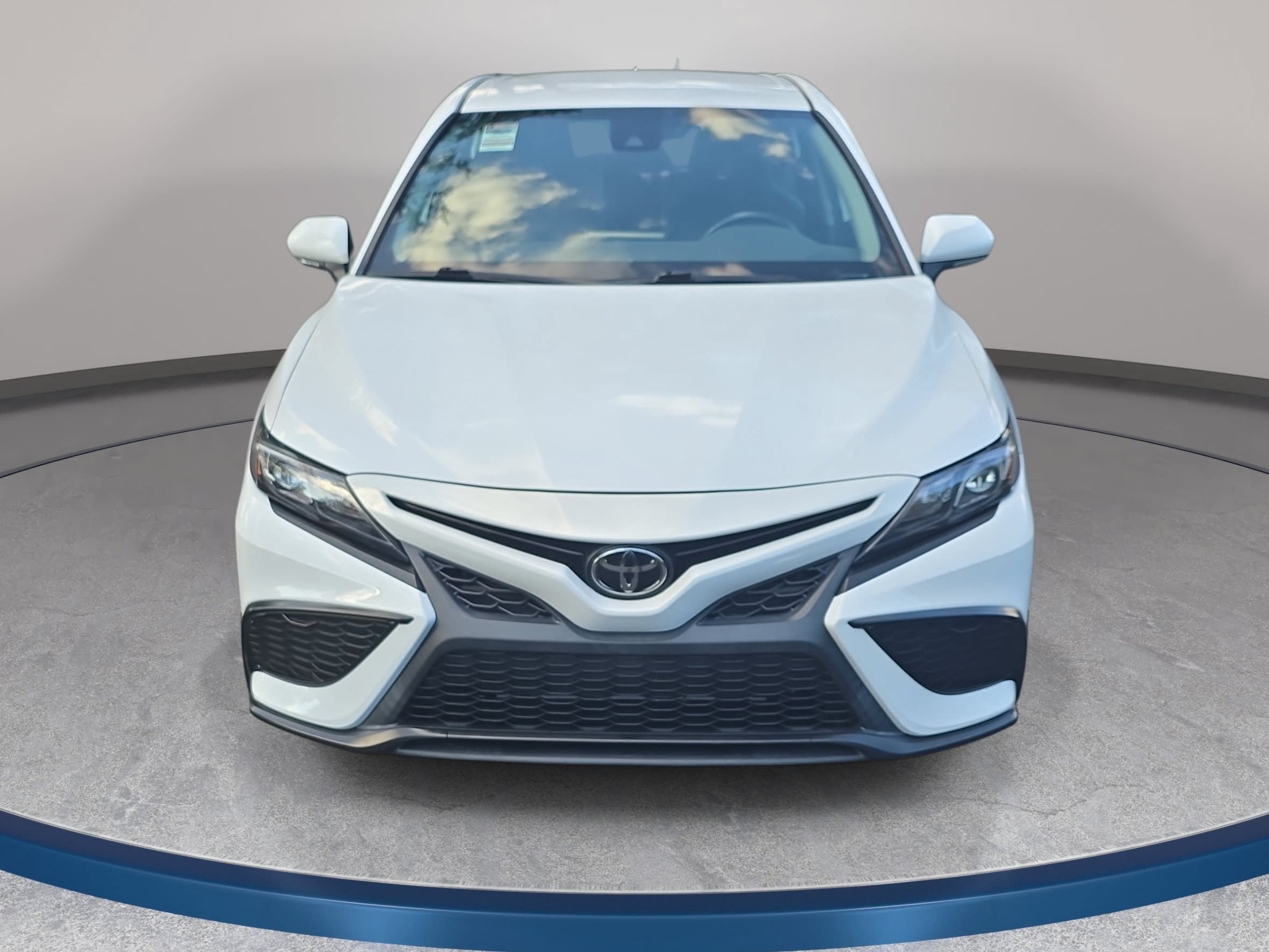 Used 2024 Toyota Camry SE FWD image 2