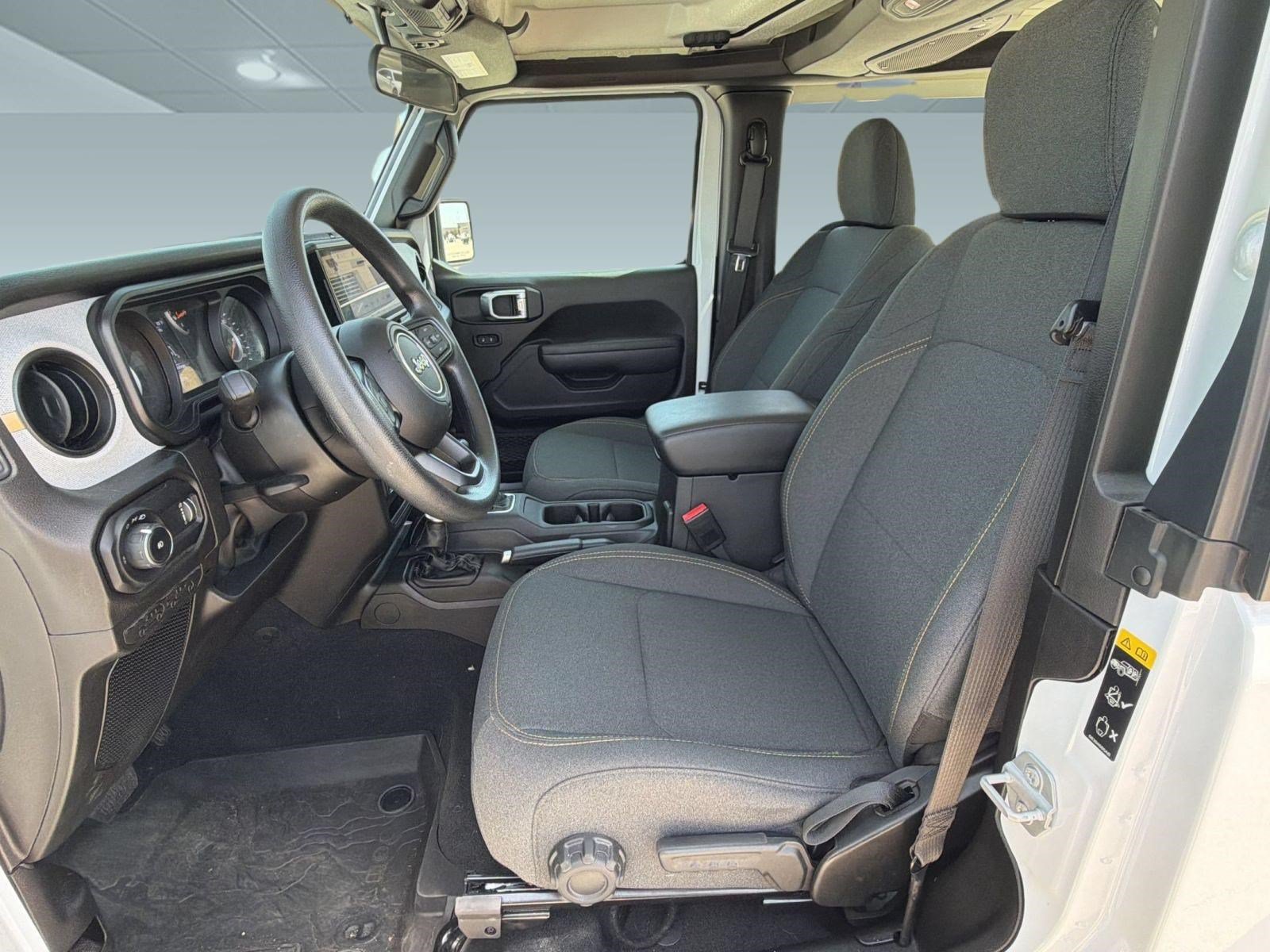 Used 2025 Jeep Wrangler Sport AWD/4WD image 5
