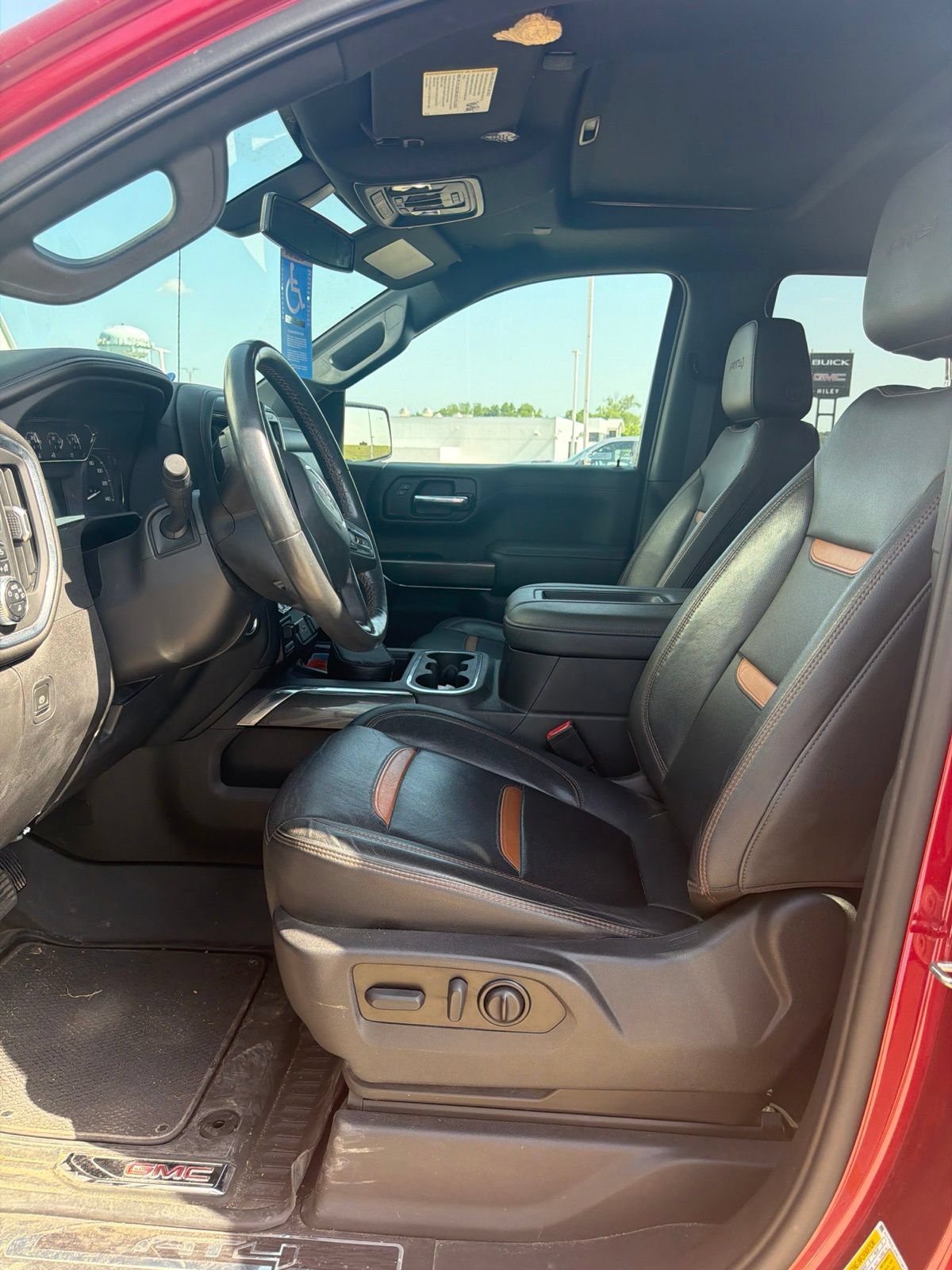 Used 2022 GMC Sierra 1500 AT4 w/ AT4 Premium Package AWD/4WD image 10