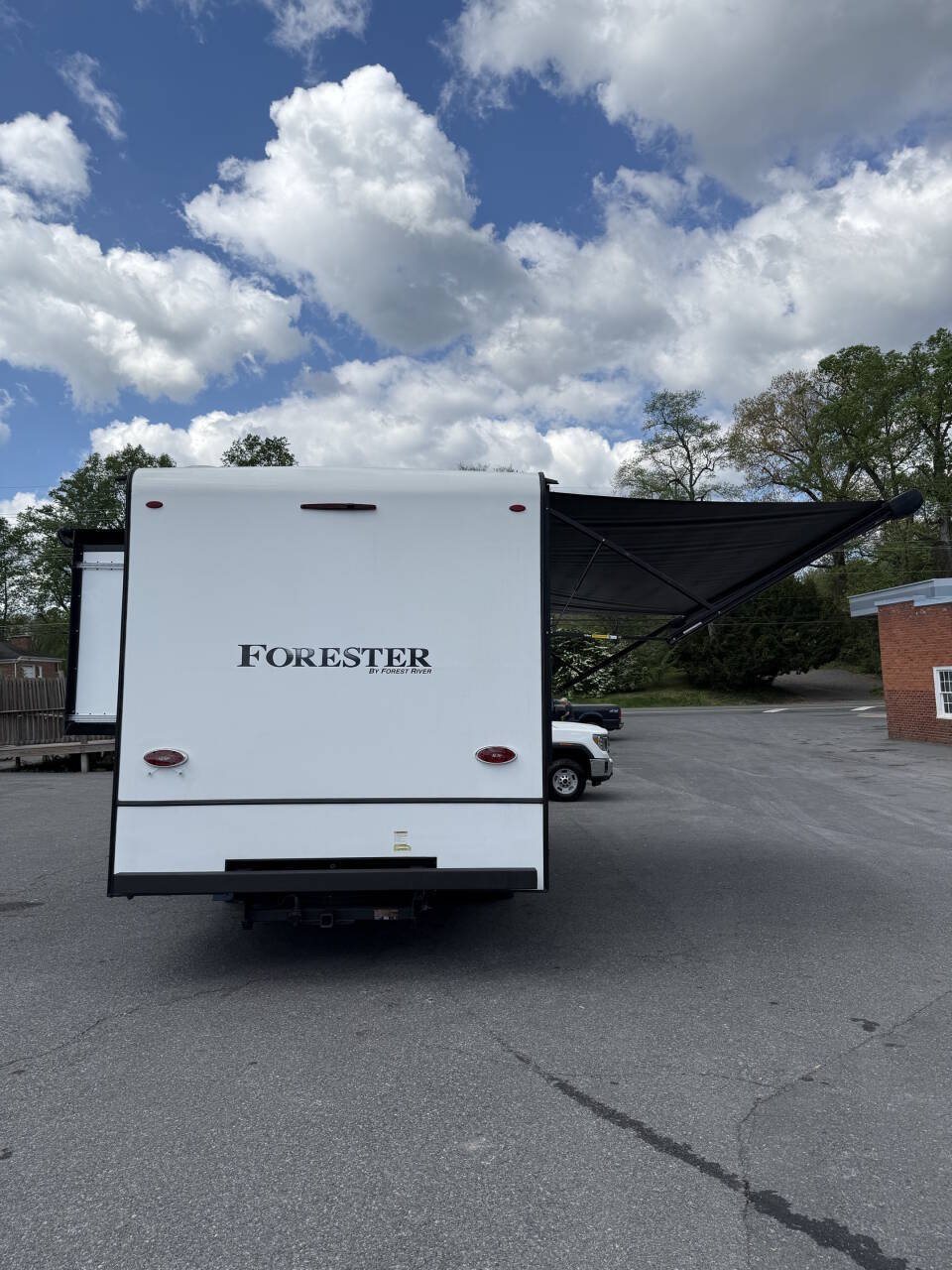Used 2022 Ford E-450 and Econoline 450 Super Duty w/ Motorhome Prep Package RWD image 6