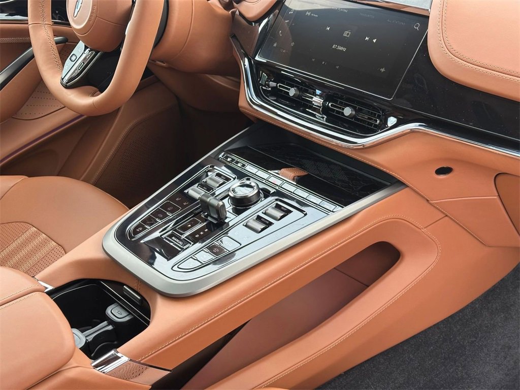 New 2026 Aston Martin DBX 707 image 17