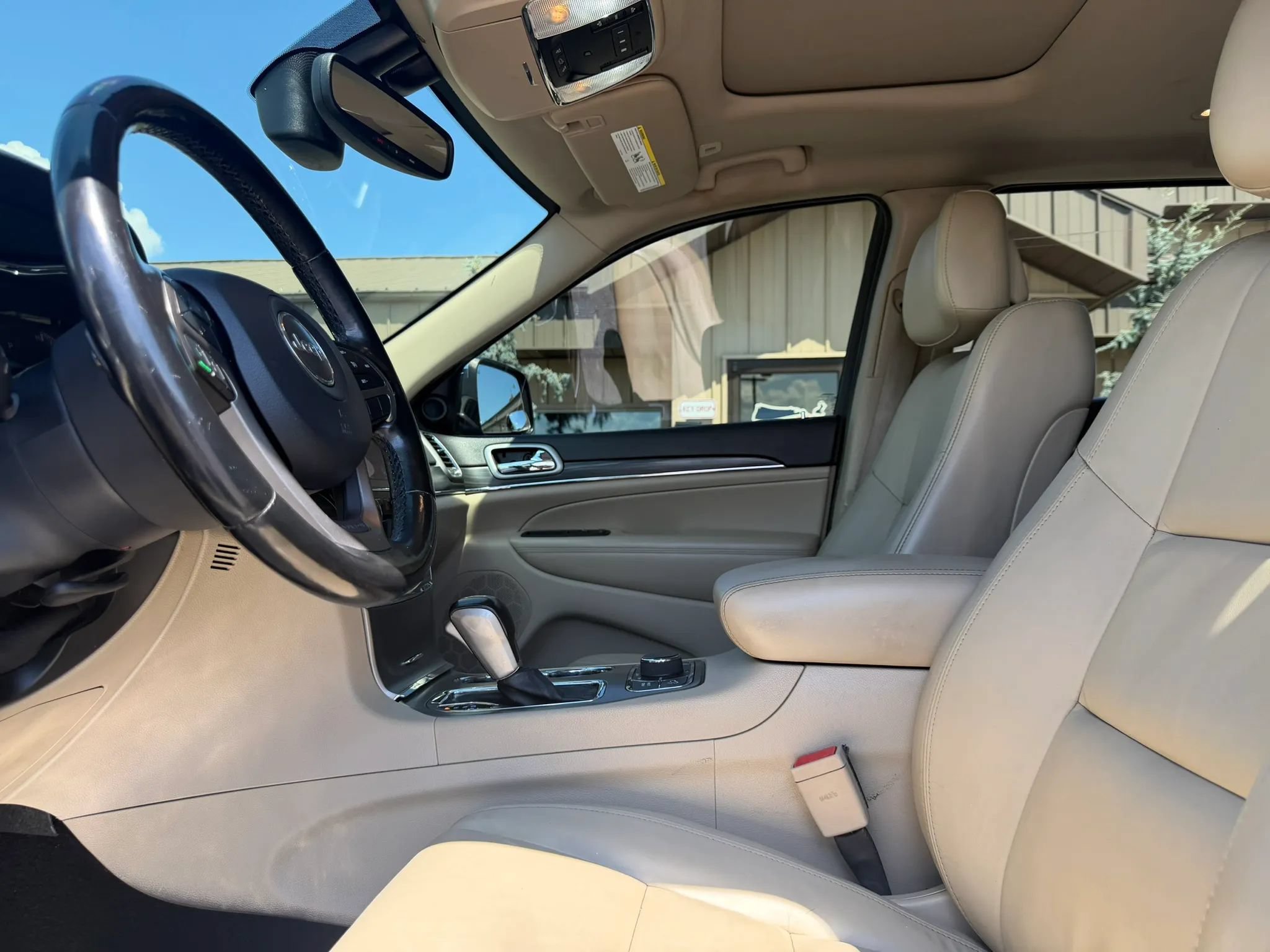 Used 2020 Jeep Grand Cherokee Limited AWD/4WD image 14