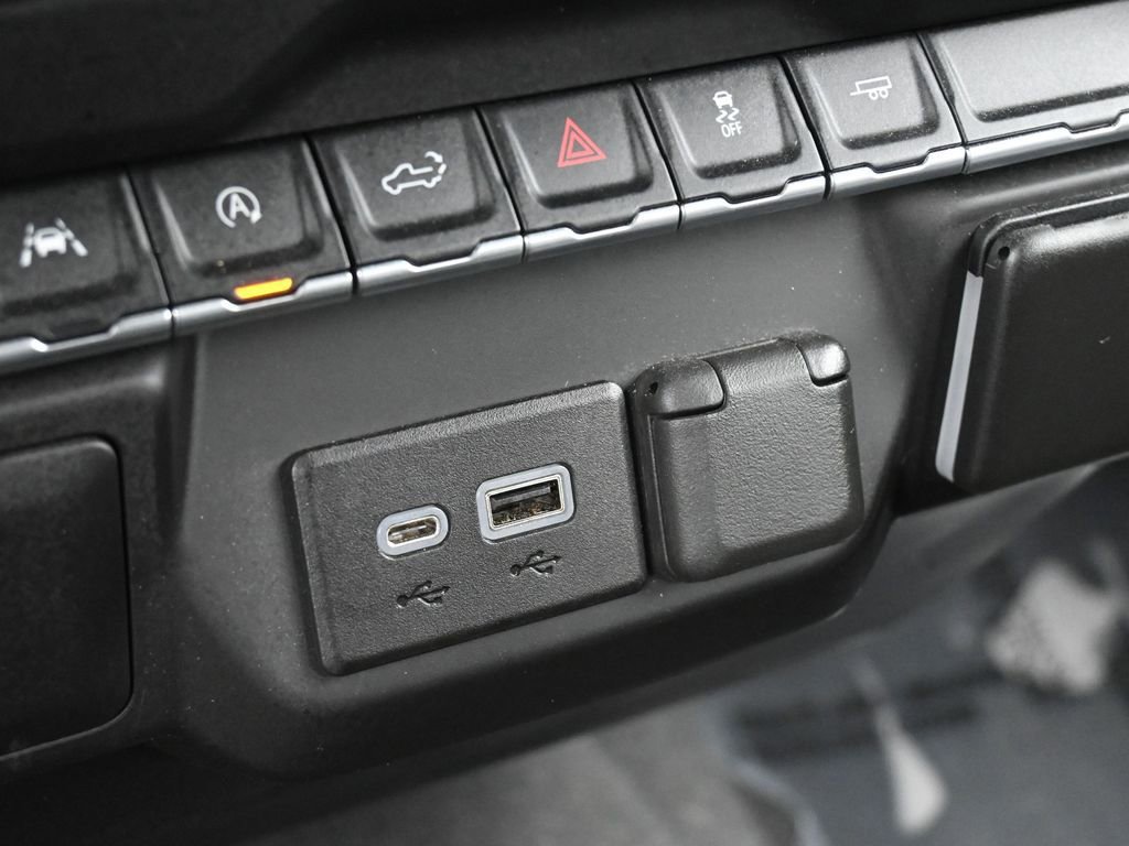 Used 2023 Chevrolet Silverado 1500 Custom image 24