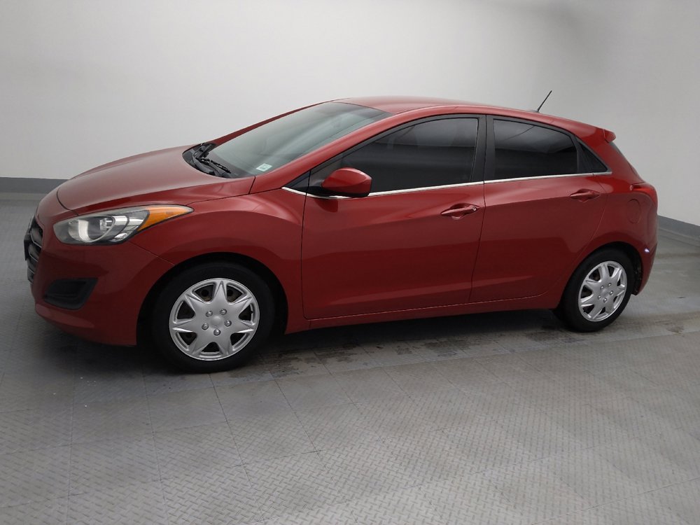 Used 2017 Hyundai Elantra GT image 2