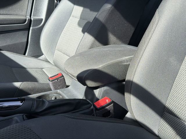 Used 2019 Volkswagen Golf S image 20