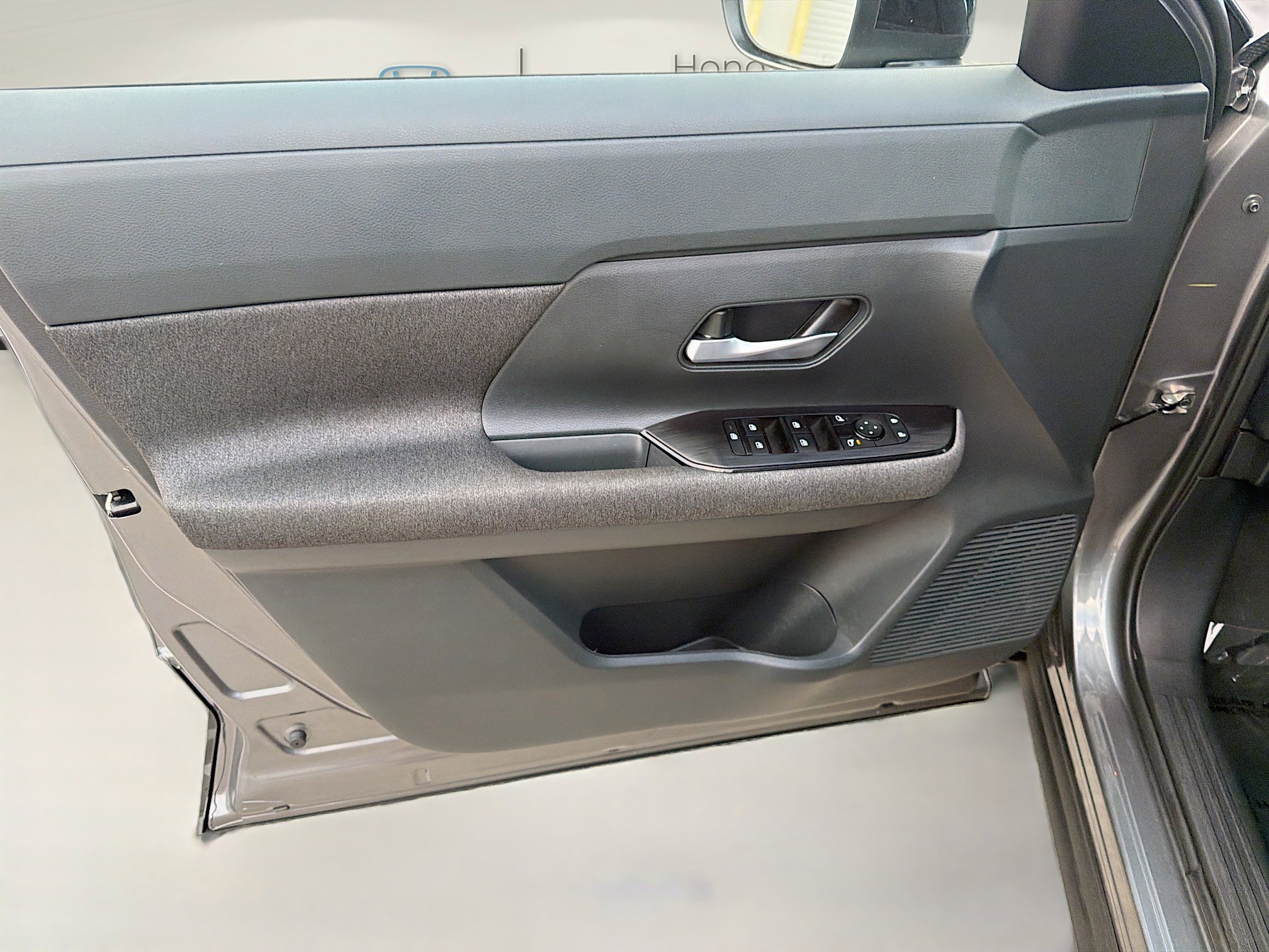 Used 2025 Nissan Kicks SV image 19