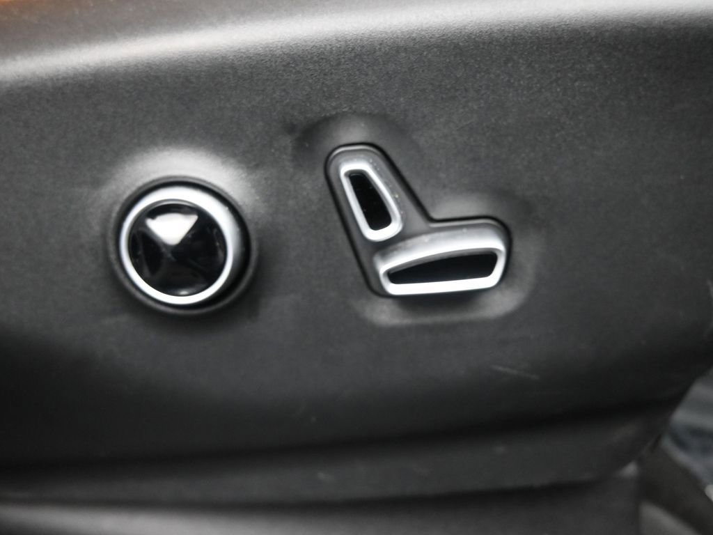Used 2023 Chrysler Pacifica Pinnacle image 12