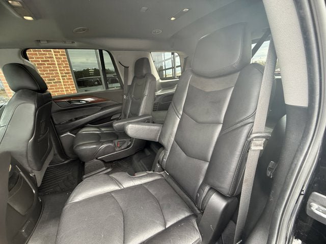 Used 2018 Cadillac Escalade Luxury image 16