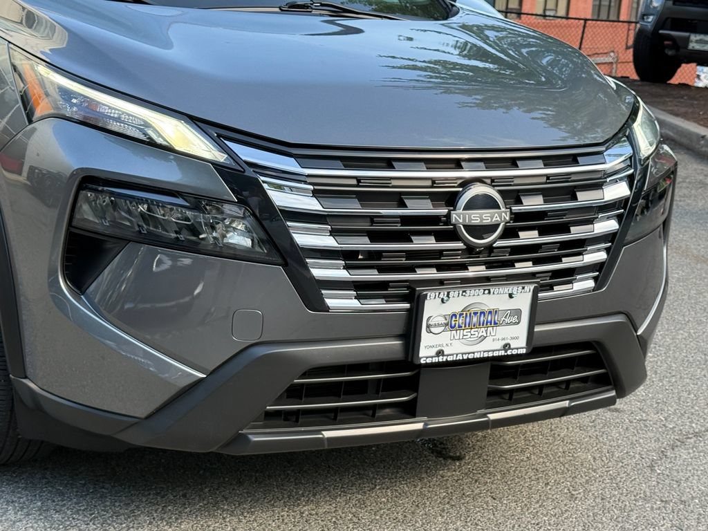 Used 2024 Nissan Rogue SV w/ SV Premium Package AWD/4WD image 8