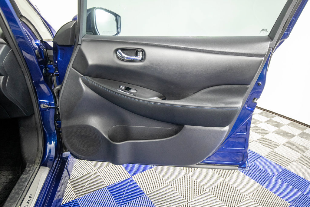 Used 2019 Nissan Leaf SV w/ SV Technology Package FWD image 15