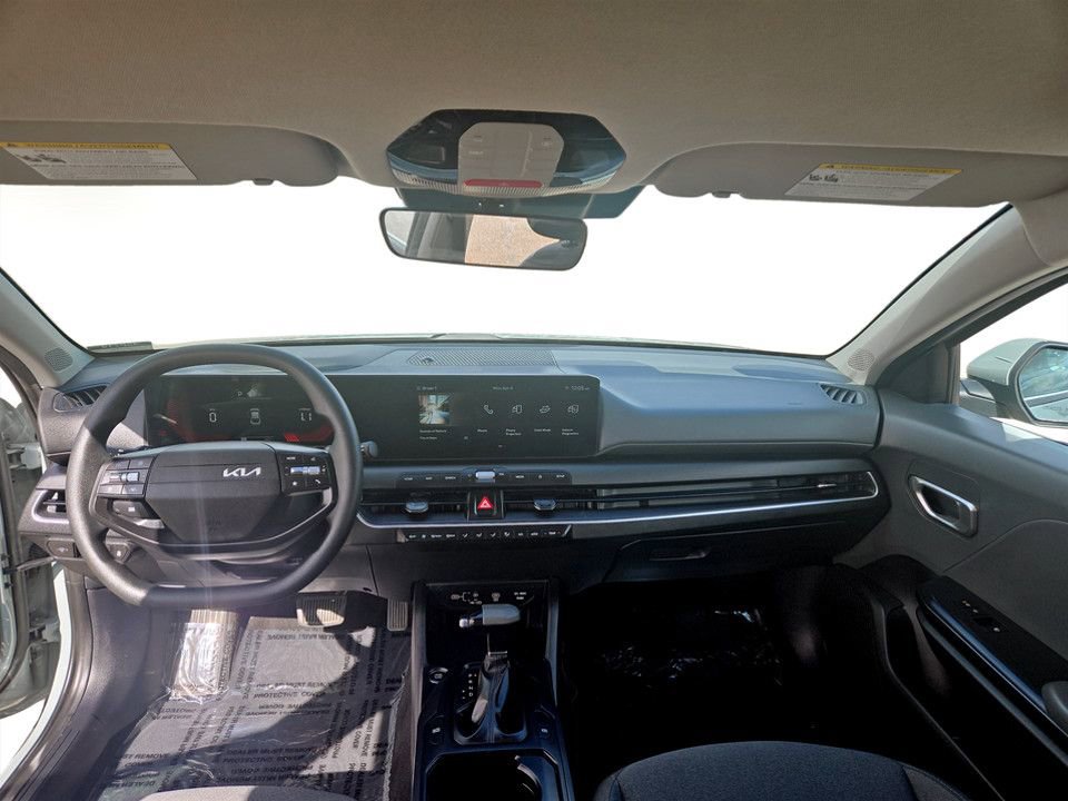 Used 2025 Kia K4 LXS image 12