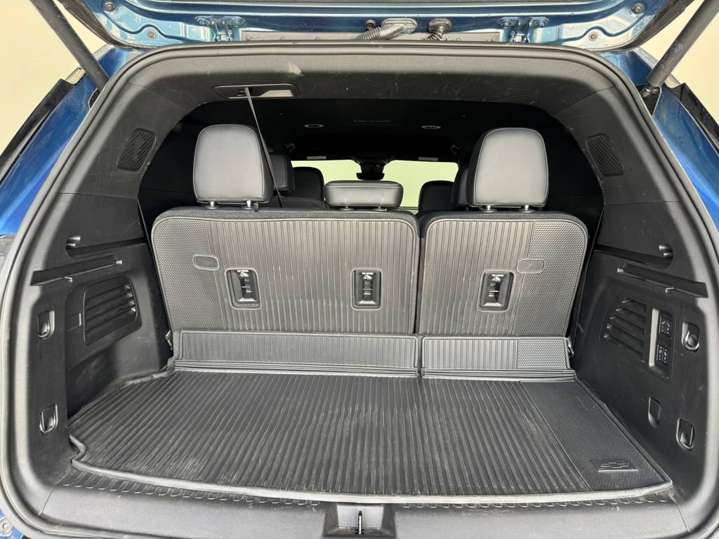 Used 2026 Chevrolet Traverse High Country w/ LPO, Floor Liner Package FWD image 8