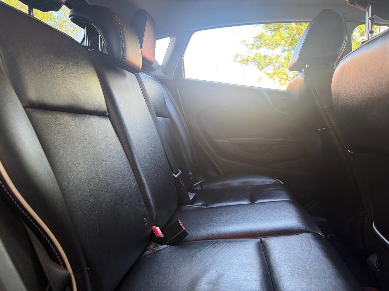 Used 2013 Ford Fiesta Titanium image 22