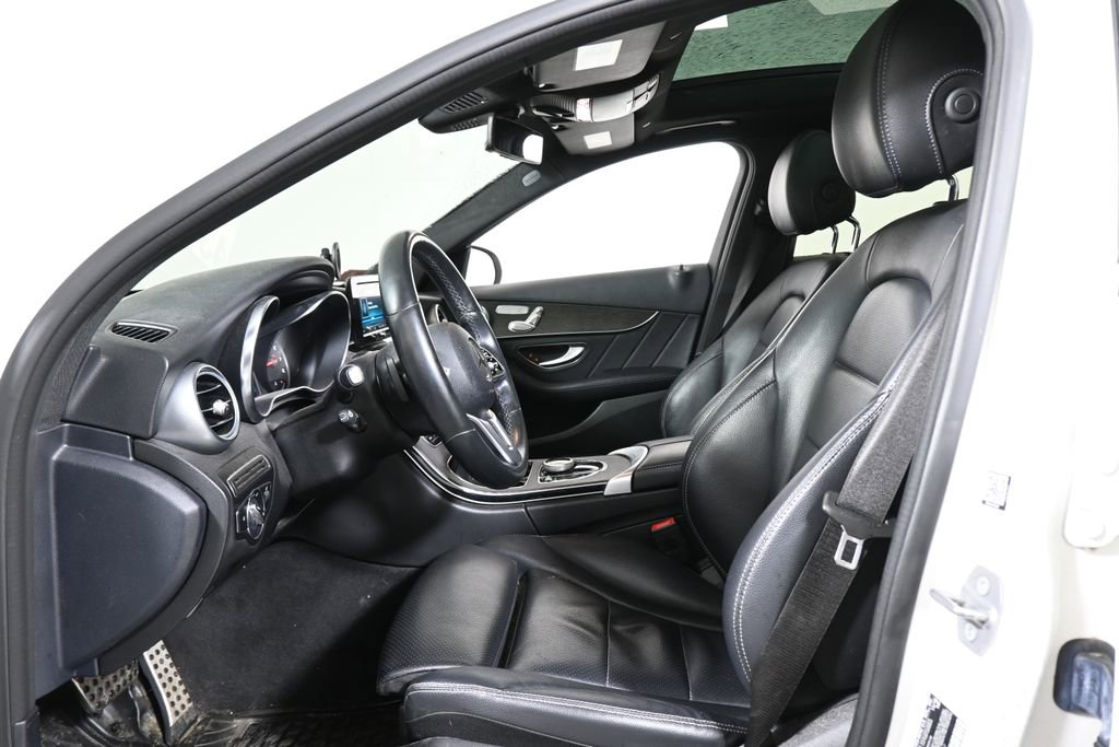Used 2019 Mercedes-Benz C 300 4MATIC Sedan image 3