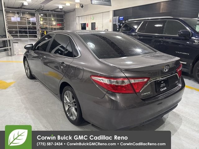 Used 2015 Toyota Camry SE w/ Moonroof Package FWD image 6