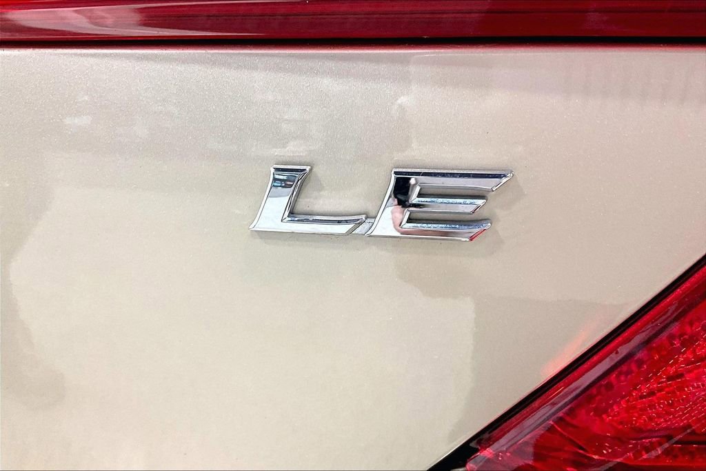 Used 2012 Toyota Camry LE image 22