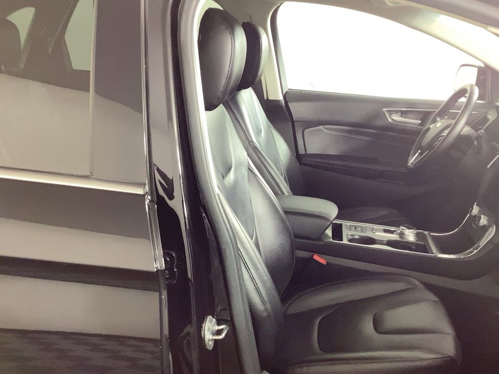 Used 2022 Ford Edge Titanium image 8