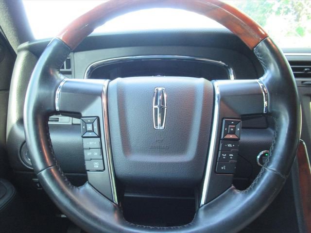 Used 2017 Lincoln Navigator Select image 21