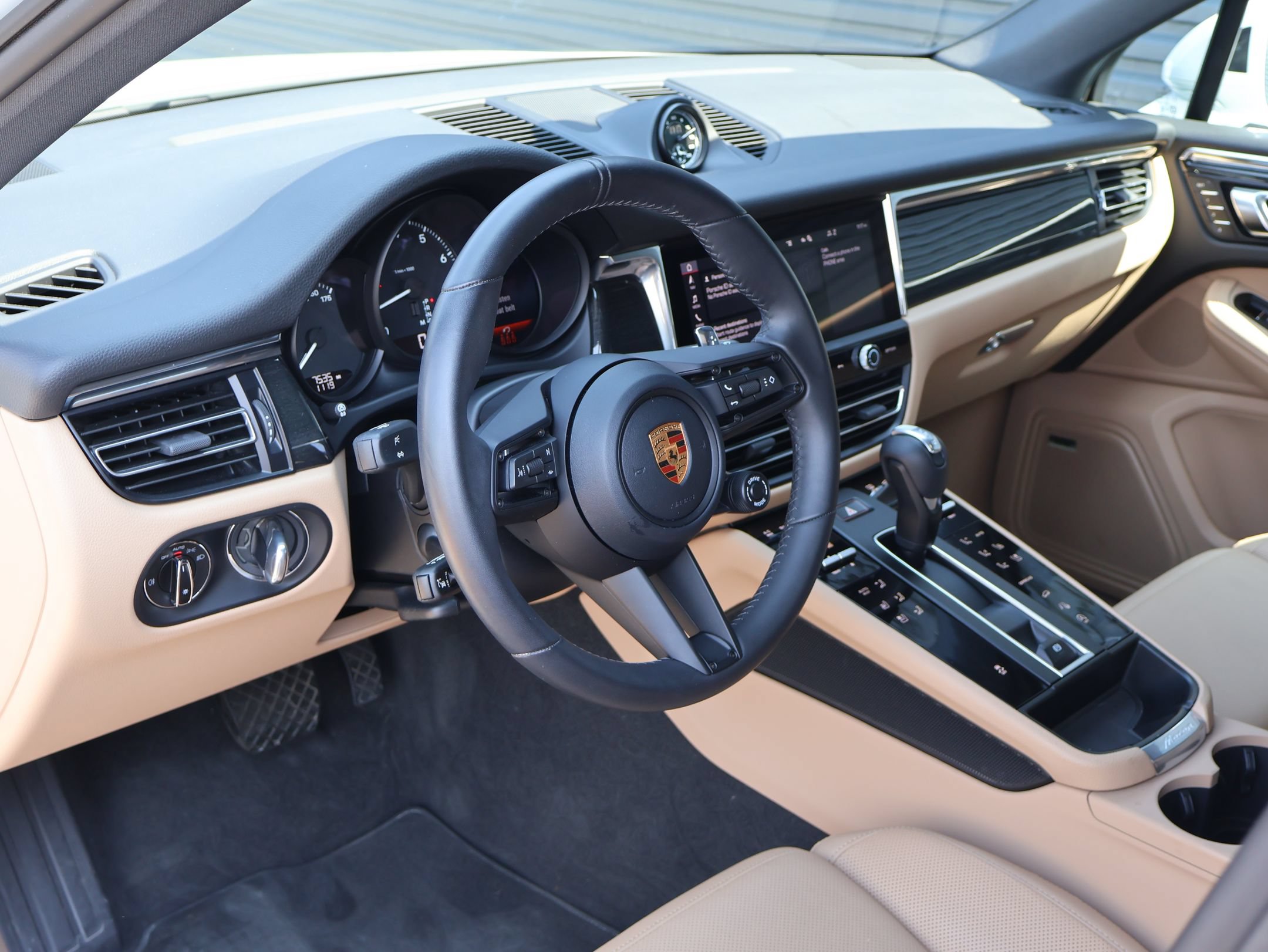 Certified 2026 Porsche Macan AWD/4WD image 34