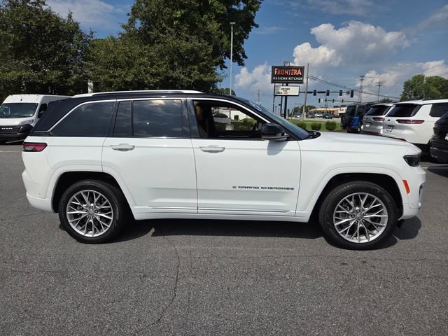Used 2023 Jeep Grand Cherokee Summit w/ Advanced Protech Group IV AWD/4WD image 10