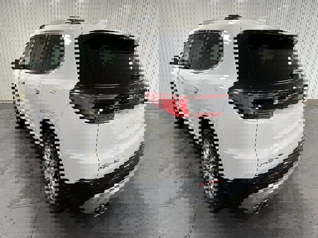 Used 2025 GMC Acadia Denali w/ Super Cruise Package image 3