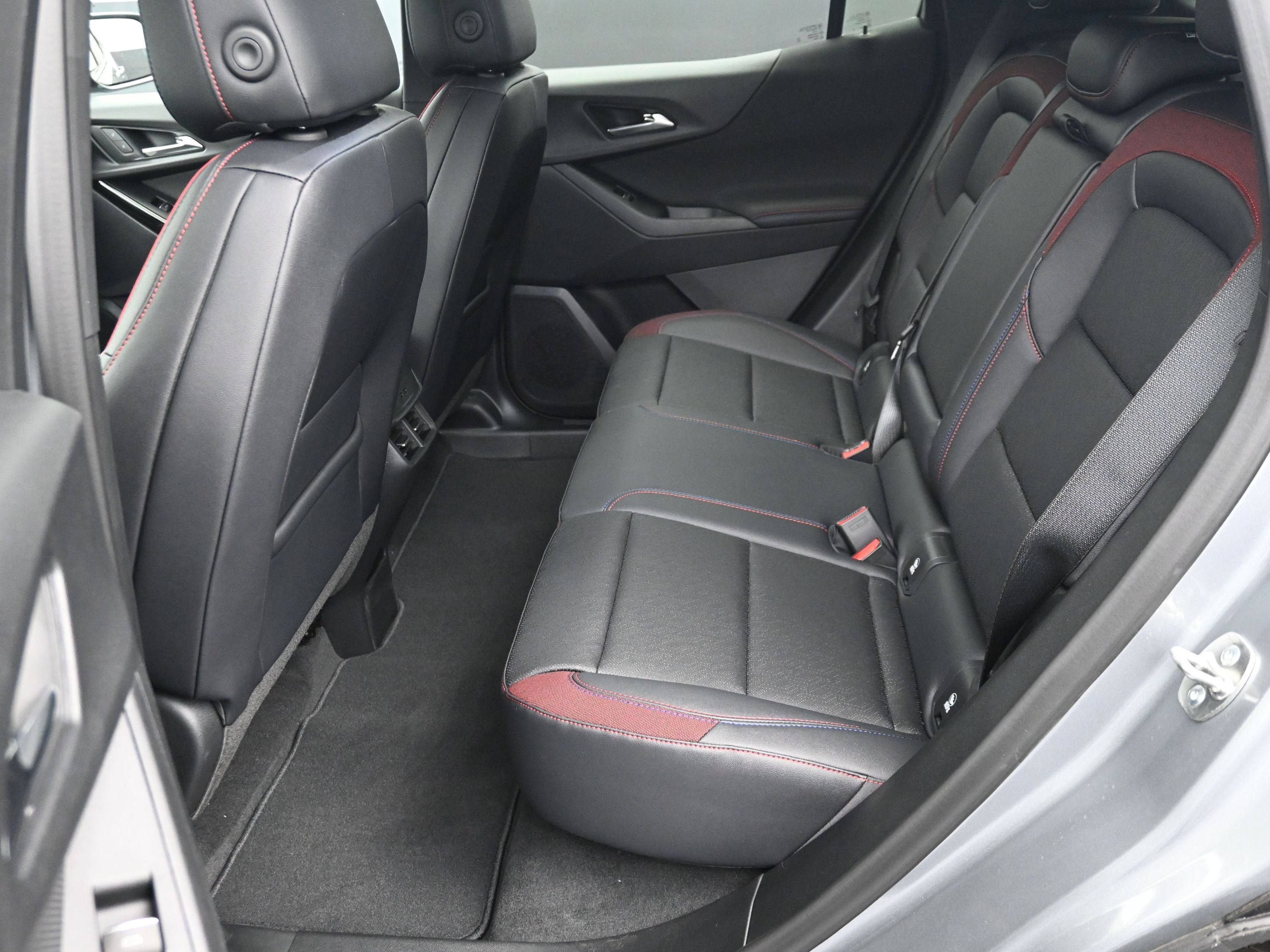 New 2026 Chevrolet Equinox RS w/ Safety and Technology Package AWD/4WD image 31