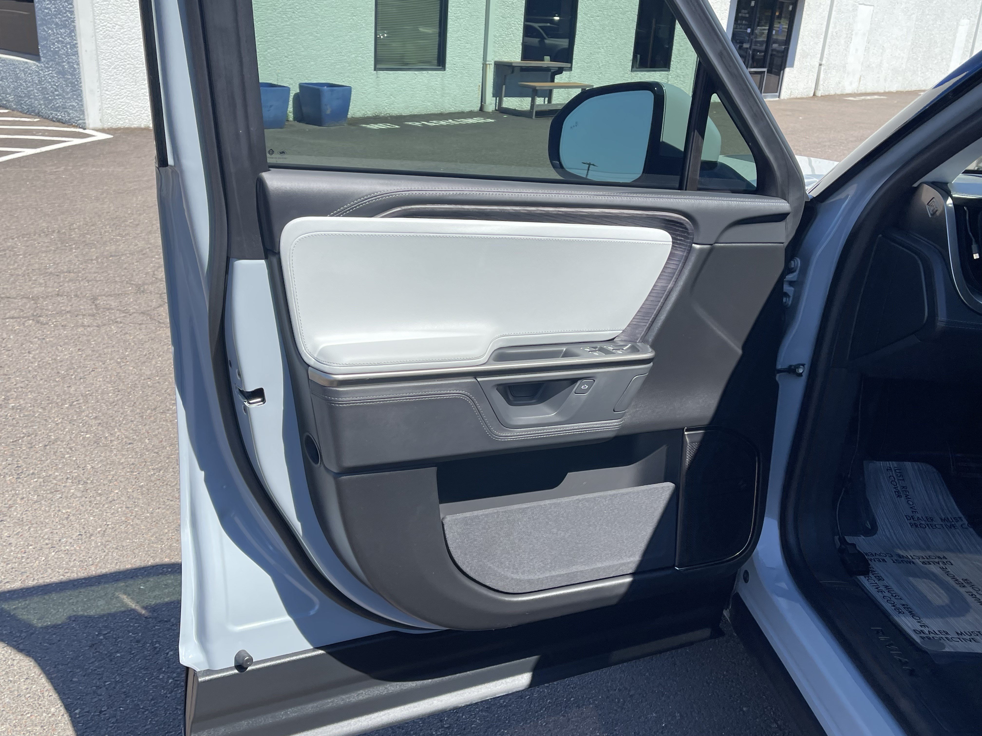 Used 2025 Rivian R1T Adventure AWD/4WD image 18