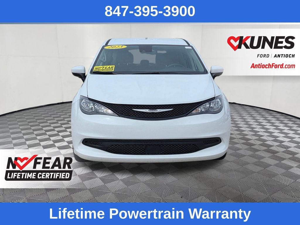 Used 2023 Chrysler Voyager LX image 2