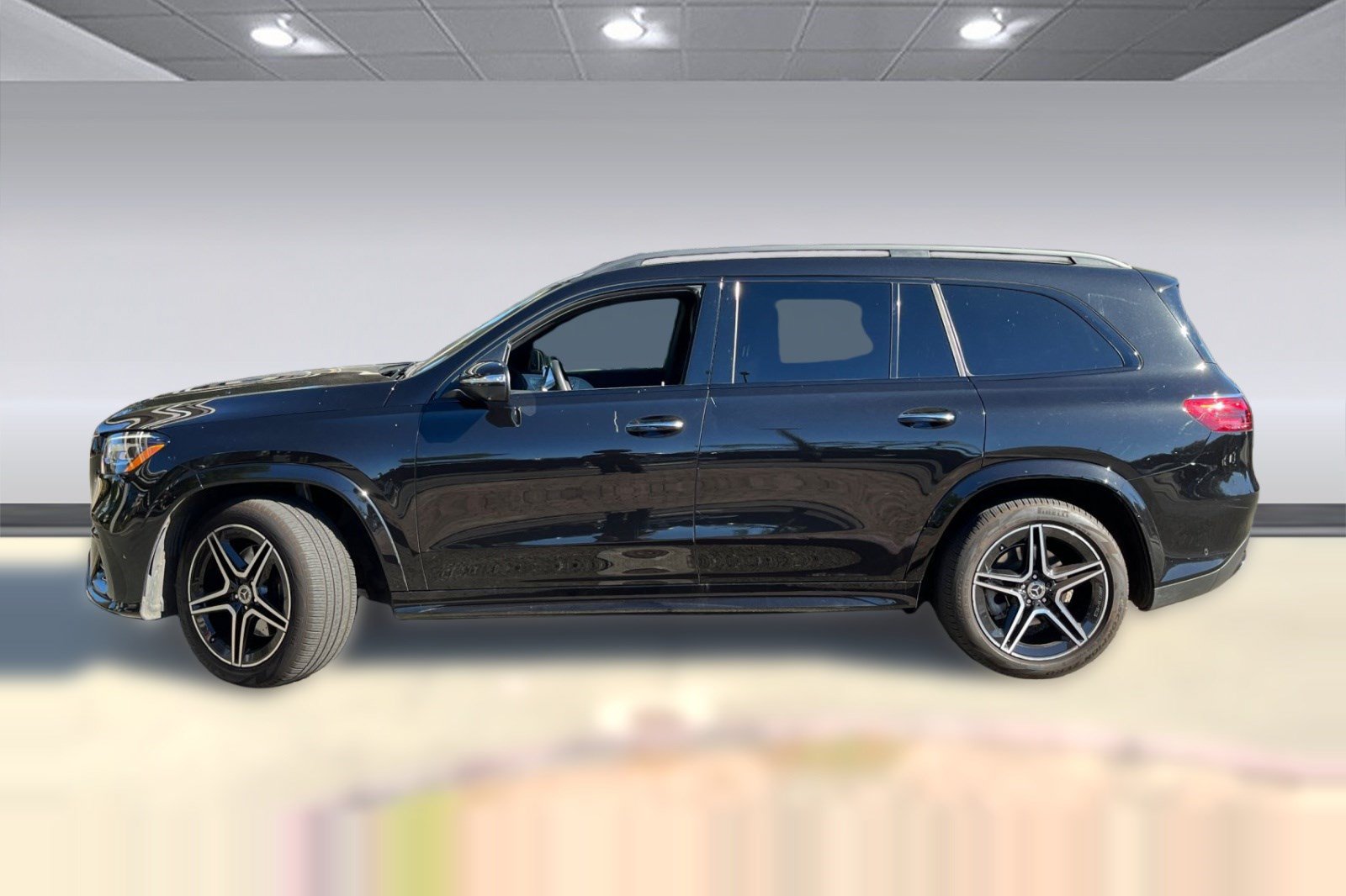 Used 2024 Mercedes-Benz GLS 450 4MATIC image 2