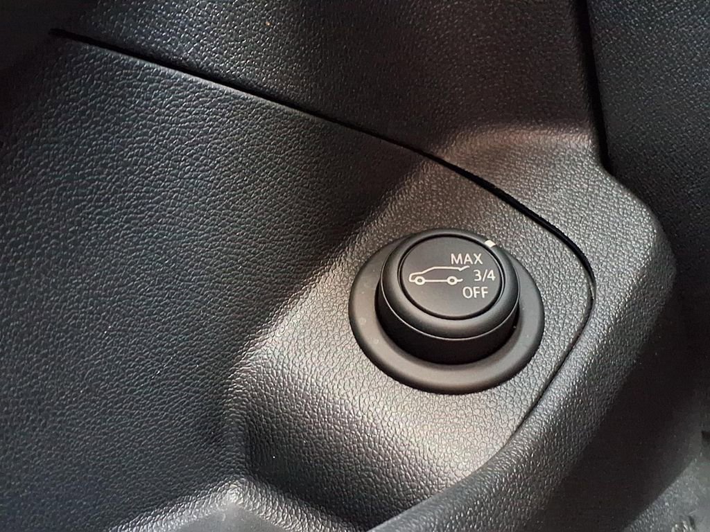 Used 2022 GMC Terrain SLT w/ Tech Package FWD image 21