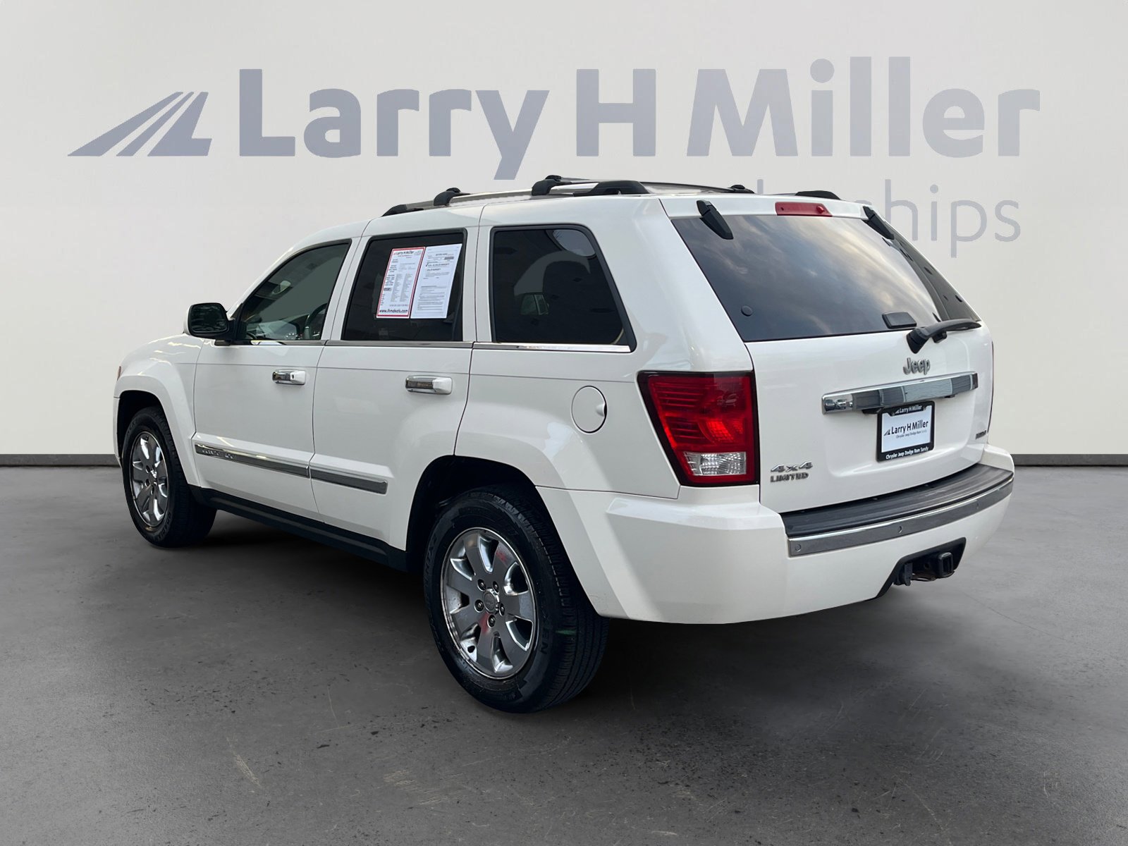 Used 2010 Jeep Grand Cherokee Limited w/ Trailer Tow Group IV image 3